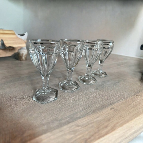 4 Antique Early 1900s 6-Paneled EAPG Small Wine Or Juice Glasses - Picture 2 of 6